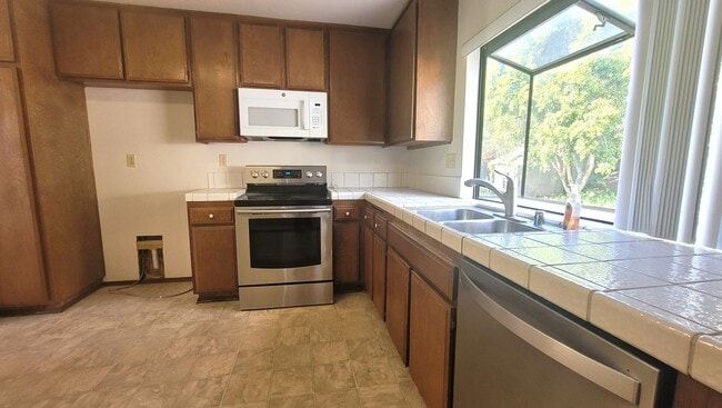 Building Photo - Penasquitos Bluffs East in San Diego