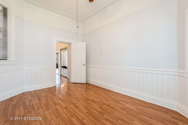 Building Photo - 3136 S Prairie Ave