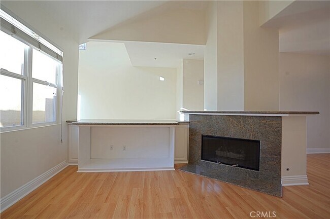 Building Photo - 16 Savona Ct