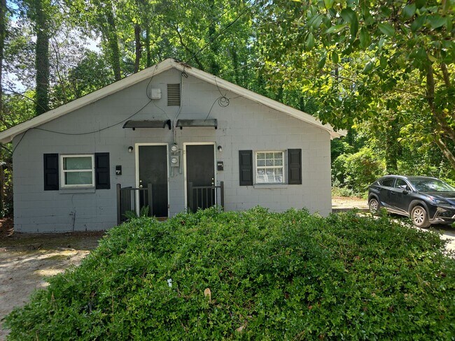 Primary Photo - 1 bed 1 bath duplex near Prisma Health