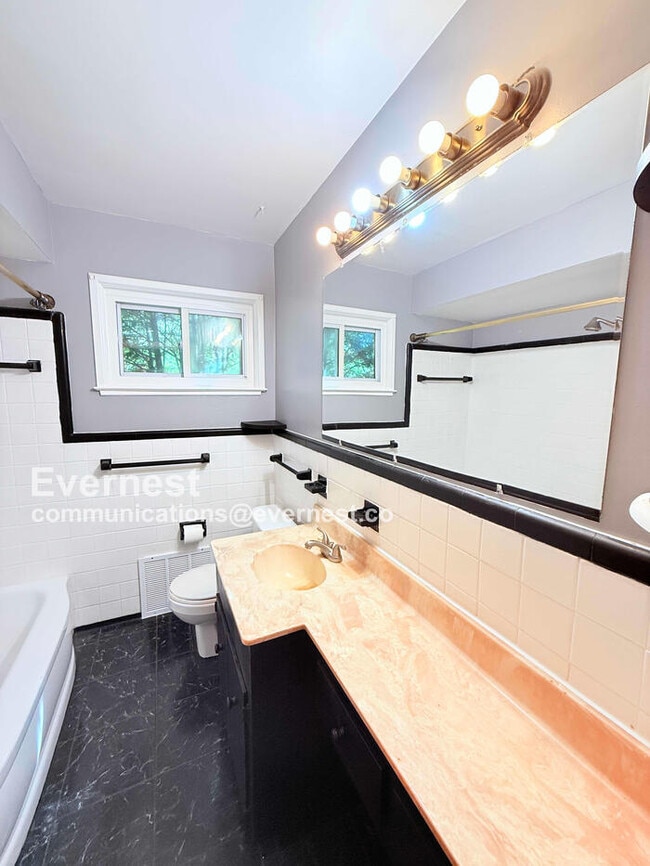 Building Photo - W/D Included! Single-Family Home w/ Central Air, Garage & Fenced Yard in Dearborn Heights