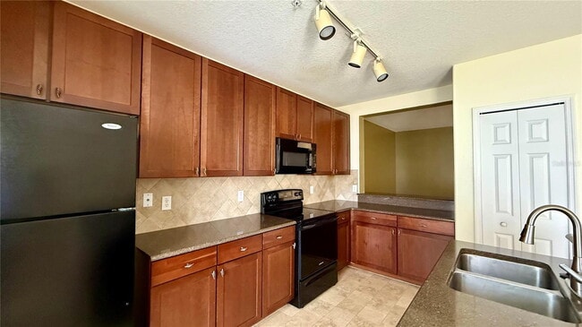 Building Photo - 2052 Cypress Bay Blvd