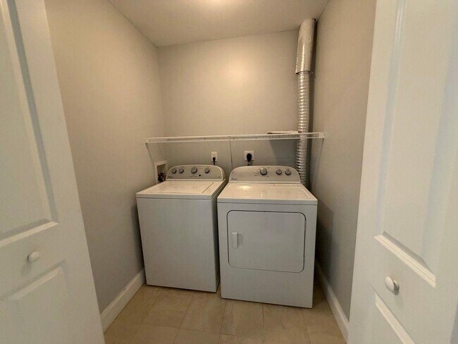 Building Photo - 75 Deerwood Dr