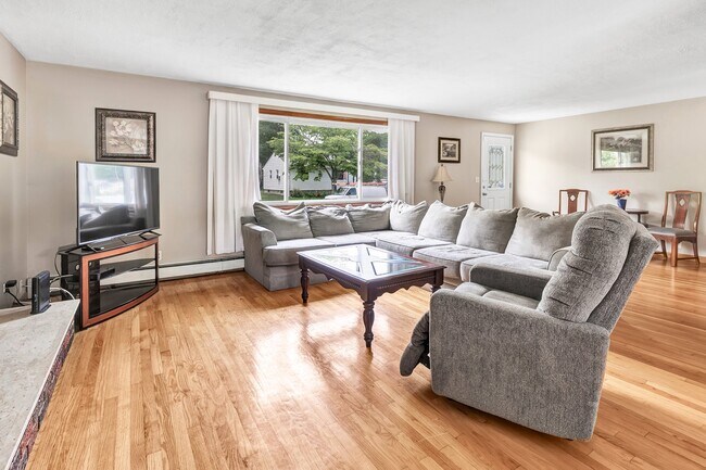 Building Photo - 15 Albert St