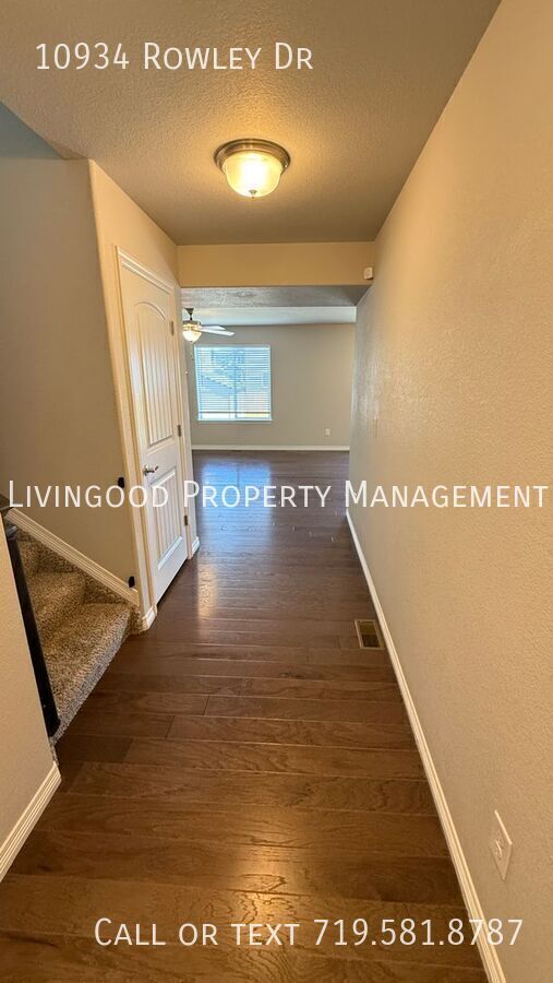 Building Photo - 10934 Rowley Dr