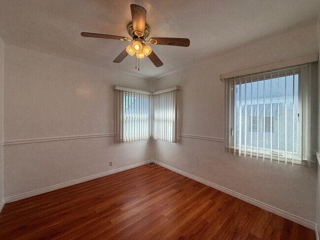 Building Photo - Glenoaks, 625-633 1/2