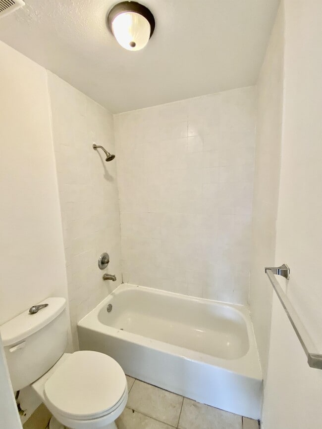 Building Photo - 2914 NW 55th Ave