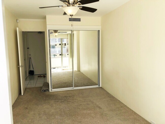 Building Photo - Waikiki - 1 bed 1 bath  w/ Parking - Utilities included!
