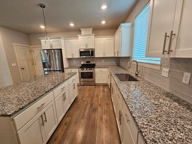 Building Photo - 5Bd/3Ba Two Story House - For viewing!