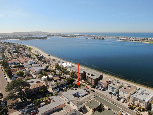 Primary Photo - *2 WEEKS FREE* Beautiful 2 Bedroom in Amazing Sail Bay Location with Parking!