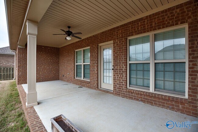 Building Photo - 104 Jenny Dr