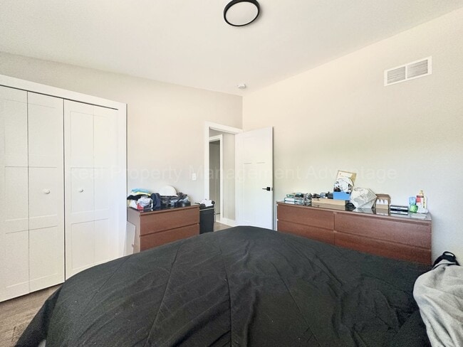 Building Photo - Rare Clawson Ranch – Fully Updated, Open C...