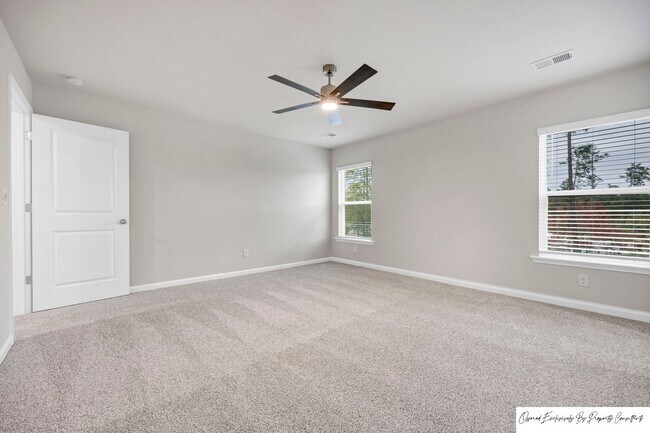 Building Photo - STUNNING TOWNHOME IN BLYTHEWOOD