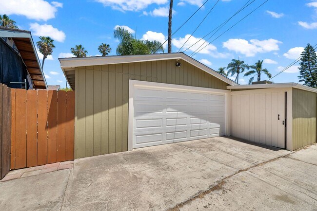 Building Photo - Classic Craftsman in University Heights