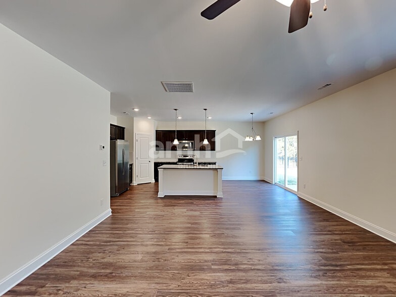 Building Photo - 2117 Overlake Cir