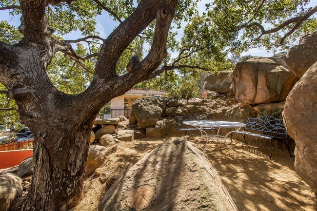 Building Photo - 7846 Lilac Ln