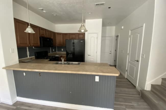Building Photo - Newly Remodeled Three Bedroom House