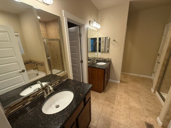 Building Photo - Spacious Modern 5-Bedroom Ranch Home in Hidden Valley Farm