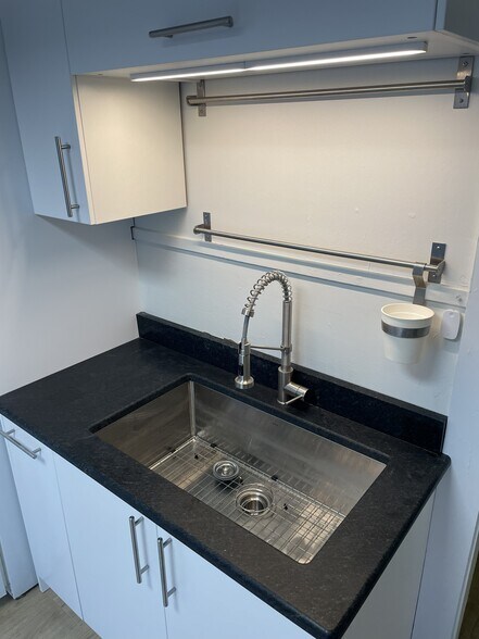 Kitchen - 207 Coyle St Apt 4