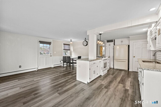 Building Photo - 575 S Main St