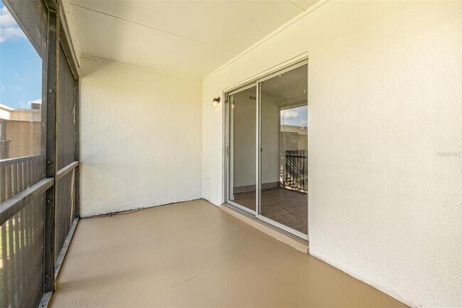 Building Photo - 1000 Lake of the Woods Blvd