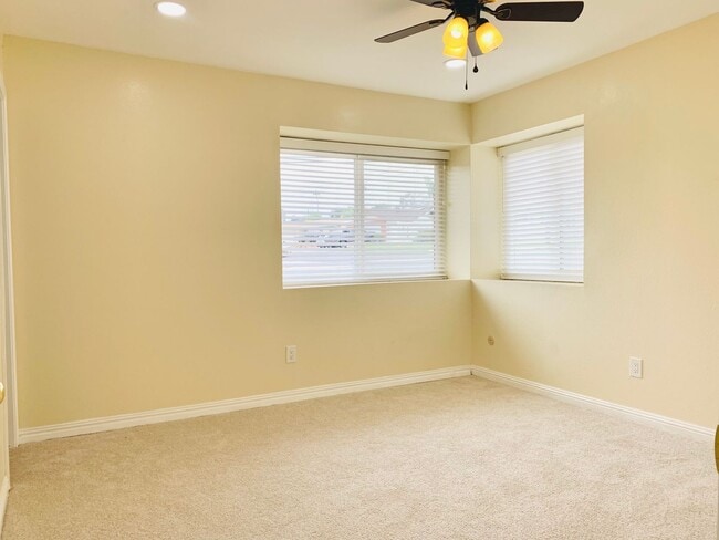 Building Photo - BEAUTIFUL AND SPACIOUS 3BD/2BA HOME IN CLAIREMONT! ONLY $4,295/mo! - Available September