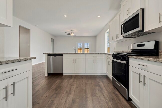 Building Photo - 15818 Berry Hl Dr