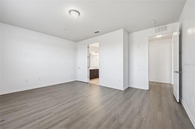 Building Photo - 3356 Robert Trent Jones Dr