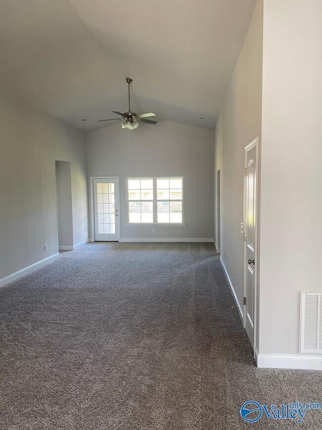 Building Photo - 121 Sorrelweed Dr