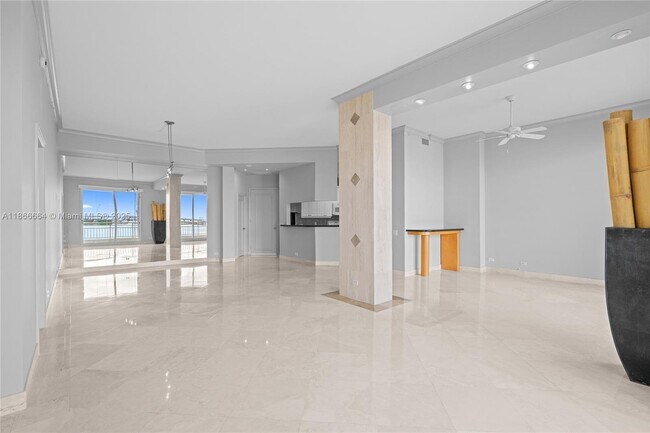 Building Photo - 888 Brickell Key Dr