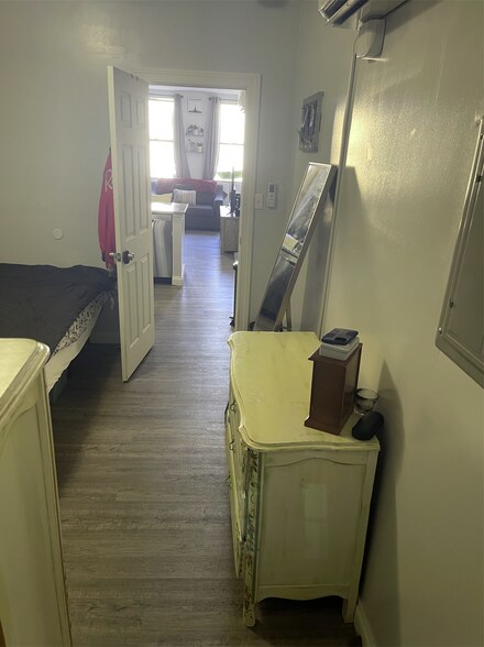 Bedroom - 7 N Miami St