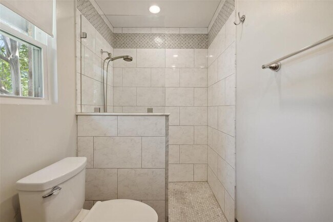 Building Photo - 7202 Squirrel Oak Cir