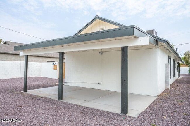 Building Photo - 2521 N 28th Pl