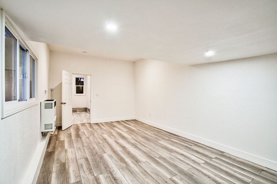 Building Photo - 1351 Eastshore Dr