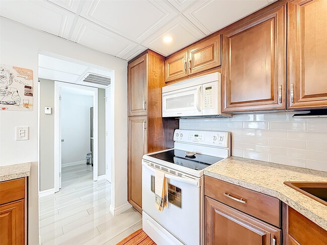 Building Photo - 2741 Taft St