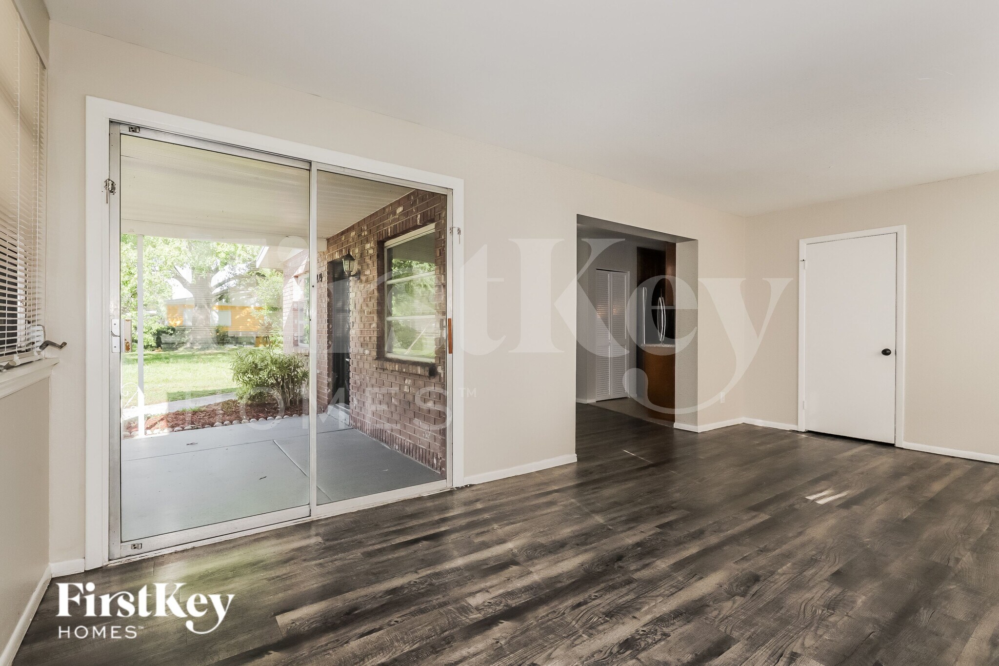 Building Photo - 3819 W Wisconsin Ave