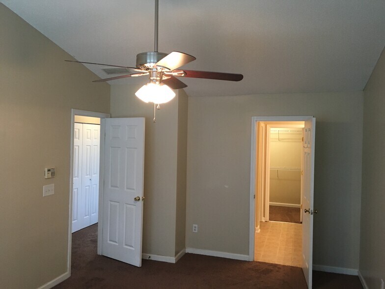 Building Photo - 1671 Heyford Cir NW