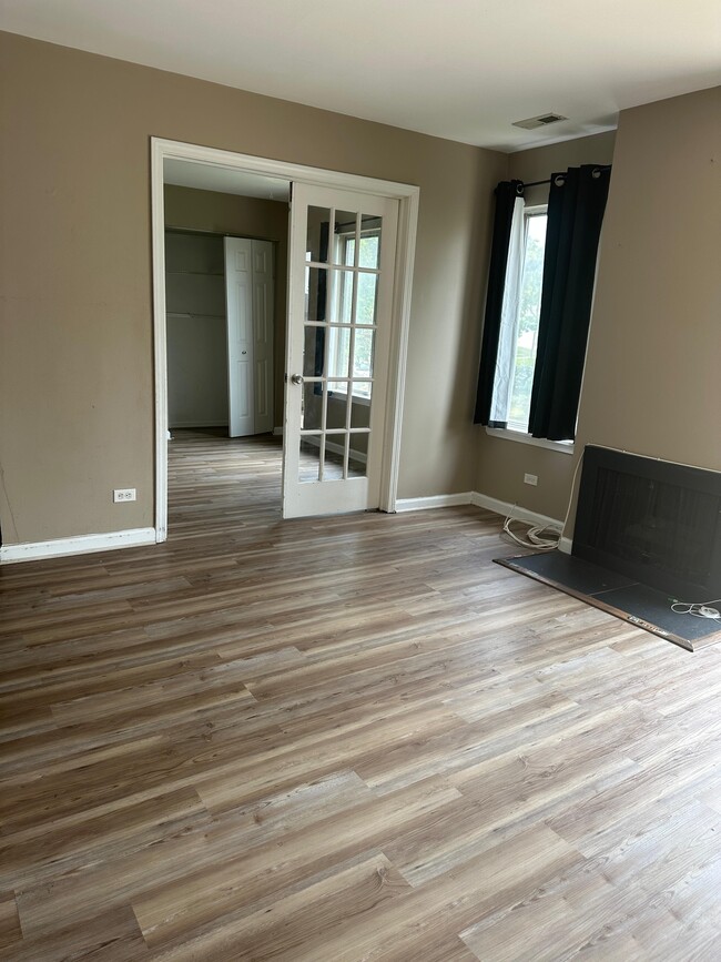 Building Photo - 320 Springlake Ln
