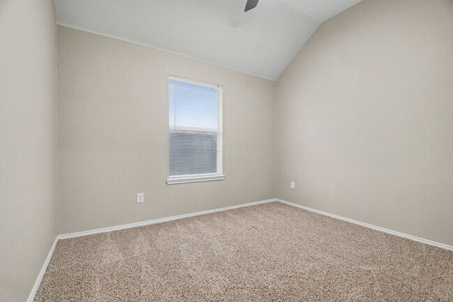 Building Photo - Welcome home to this spacious 3-bedroom, 2-bathroom property offering 2,000 square feet of comfor...