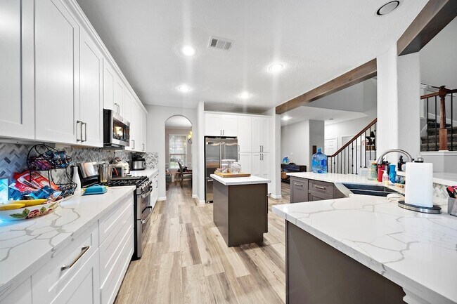 Building Photo - 2 Granite Path Pl