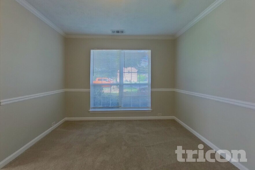 Building Photo - 936 Edgewood Ln