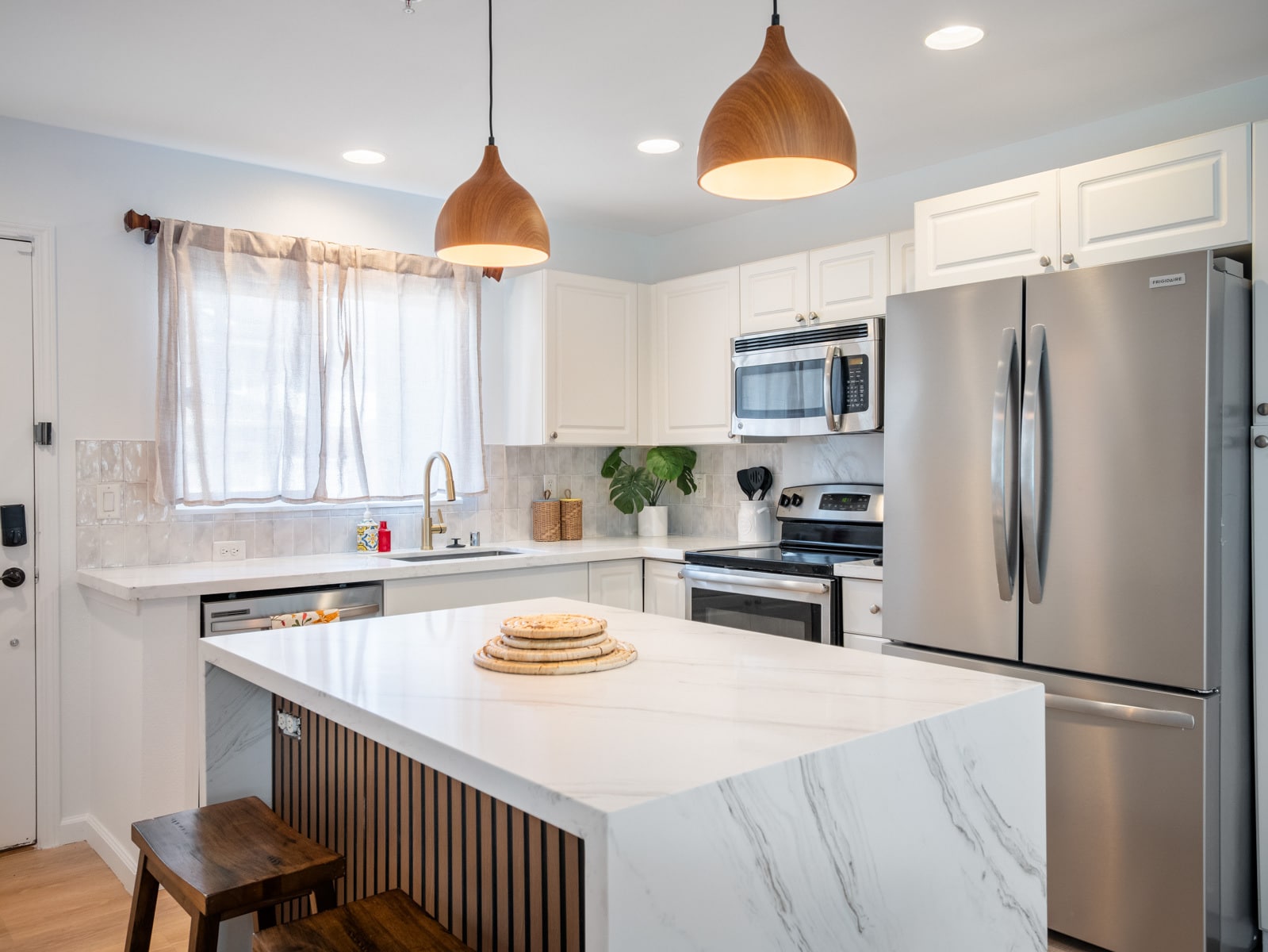 Building Photo - 1020 Kakala St