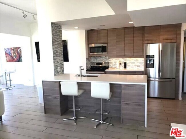 Building Photo - 10501 Wilshire Blvd