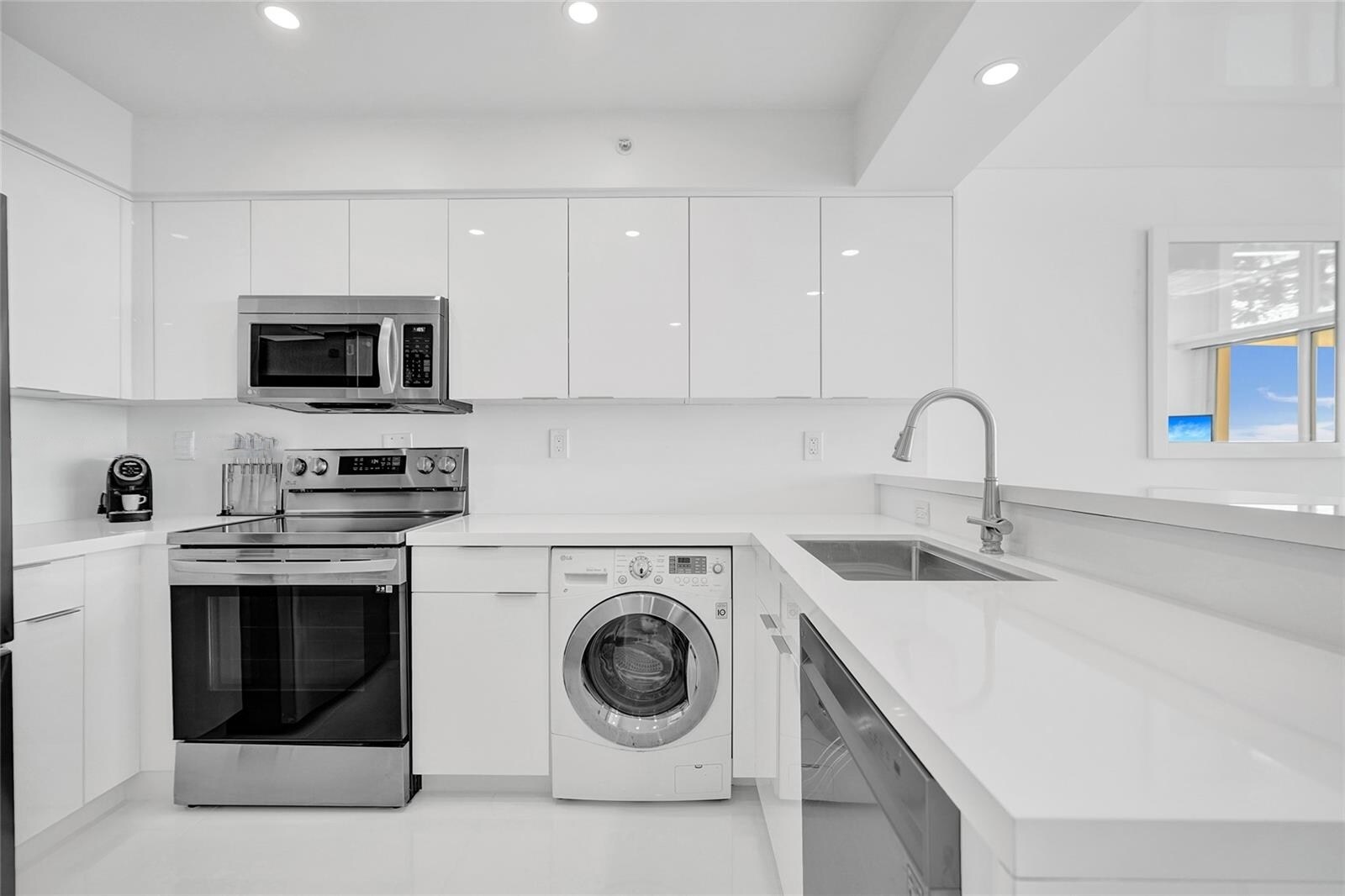 Building Photo - 2501 S Ocean Dr