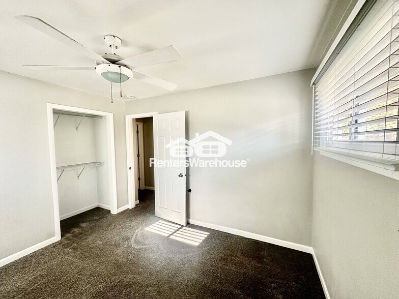 Building Photo - 4120 SE 15th Ct