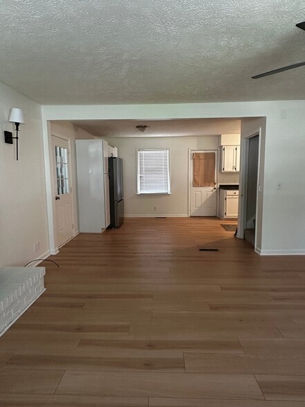 Building Photo - 132 Fox Ridge Dr