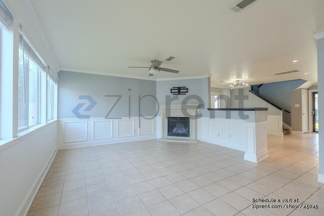 Building Photo - 11944 Chanteloup Dr