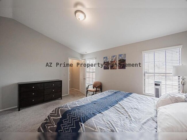 Building Photo - 25 S Ocean Dr