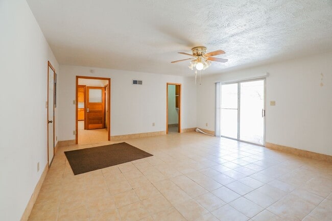 Building Photo - Roomy 3 Bedroom Home with Two Living Spaces
