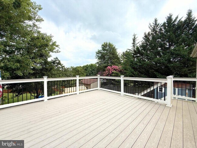 Building Photo - 10405 Bloom Dr
